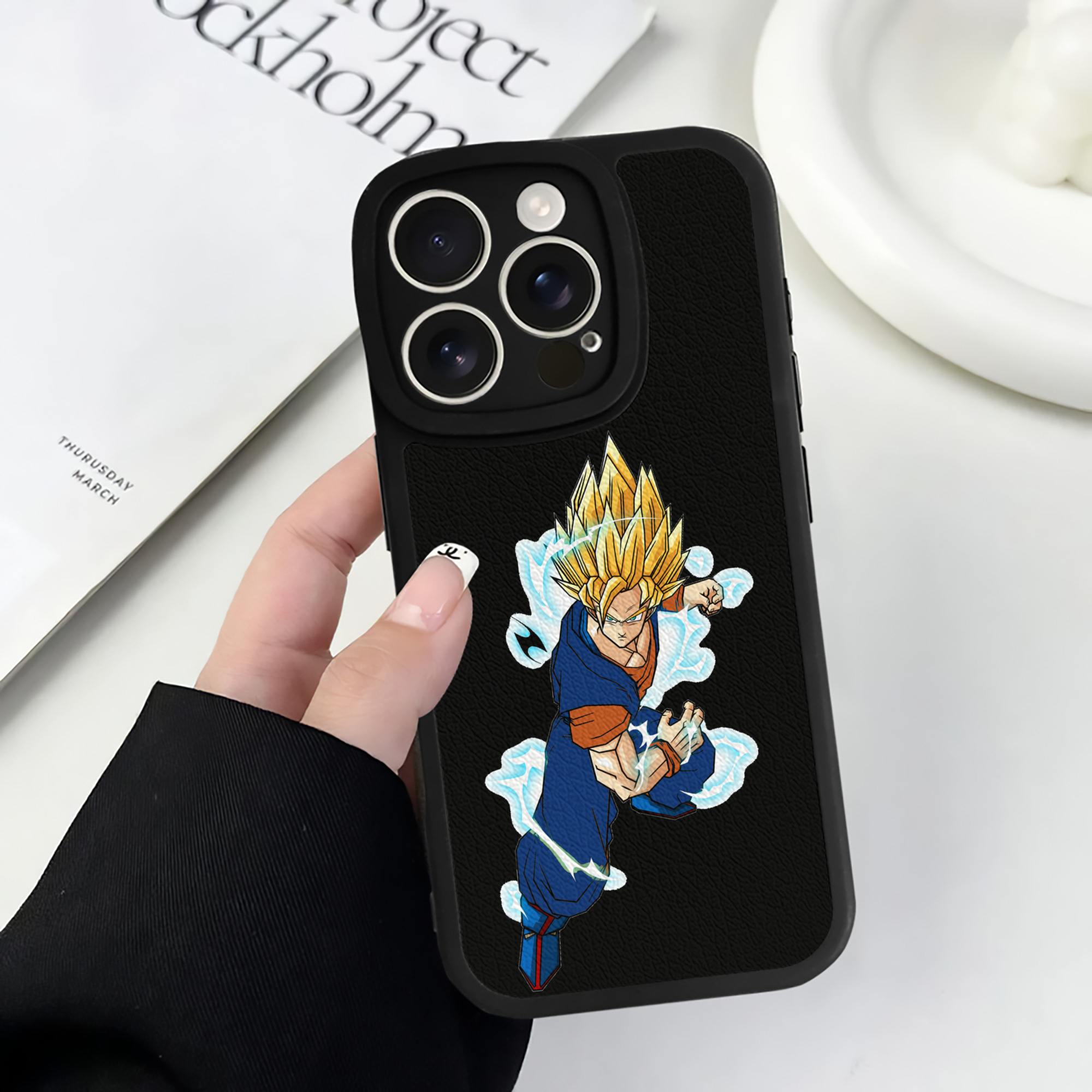 （画像用） ドラゴンボール 孫 悟飯（そんごはん）DRAGON BALL Son Gohan 【iPhone 16シリーズ対応】シリコンスマホケース（レザー調） 材質：シリコン